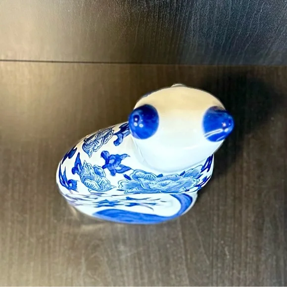 Vintage Large Chinese Porcelain Cat Figurine - Picture 4 of 4